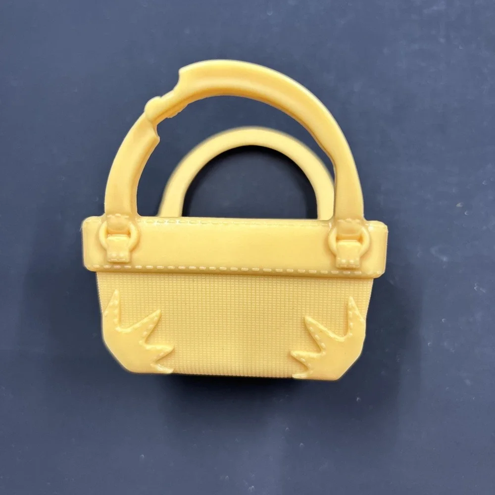 Lot Of 2 Littlest Pet Shop Accessories Yellow Basket And Carrots - Picture 3 of 5